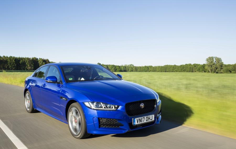  Jaguar XE 25t AWD R-Sport 2016 года  (WW) (фото 3 из 8)